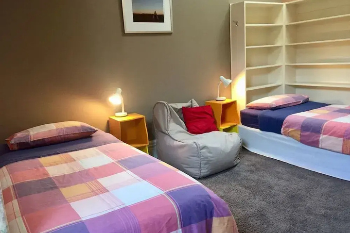 Room 5 of 12