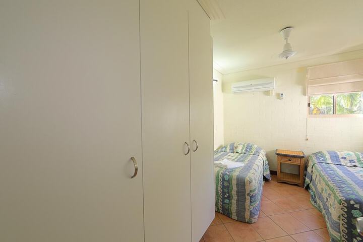 Room 9 of 32