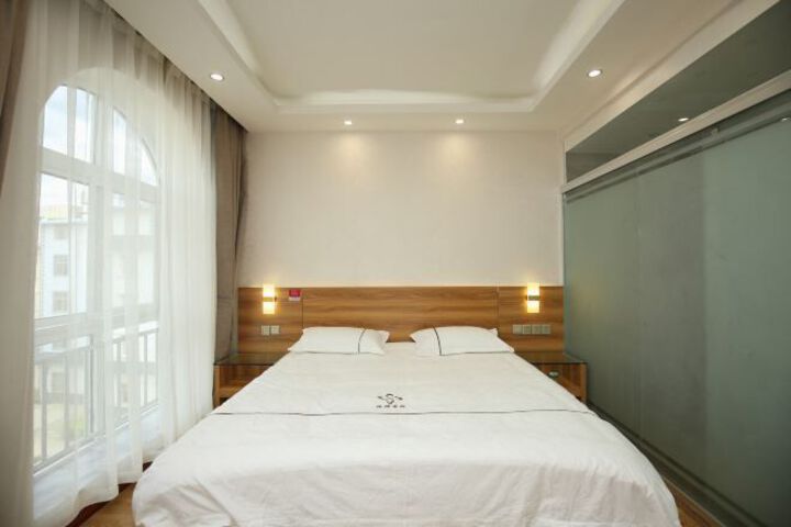 Room 10 of 142