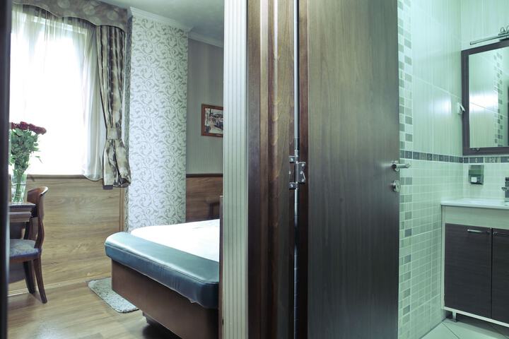 Room 21 of 53