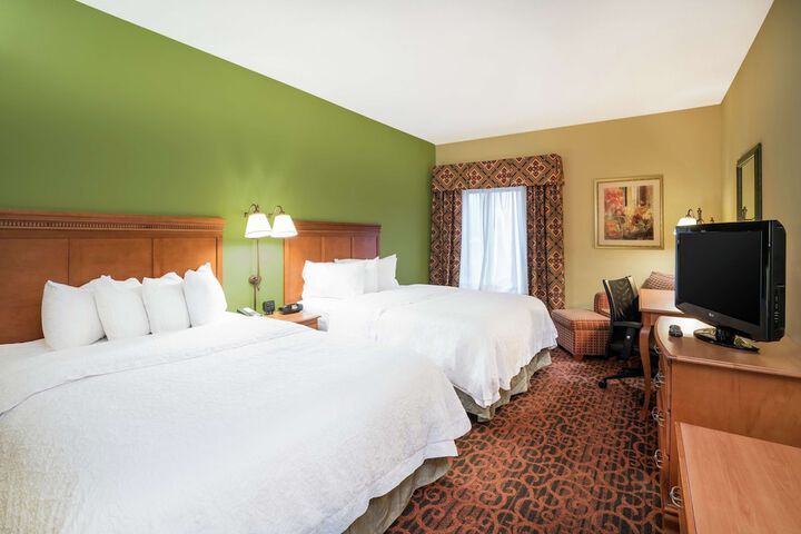 2 Queen Beds (2 of 6)