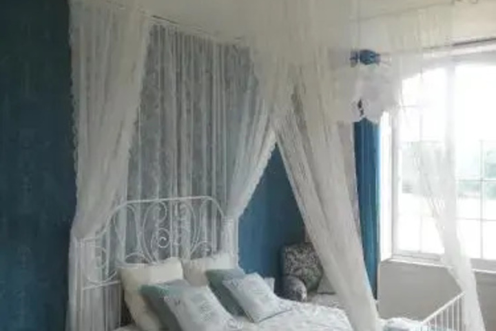 Room 4 of 11