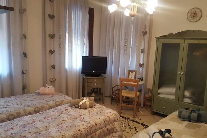 Room 5 of 43