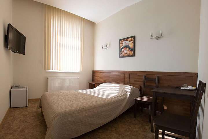 Room 44 of 80