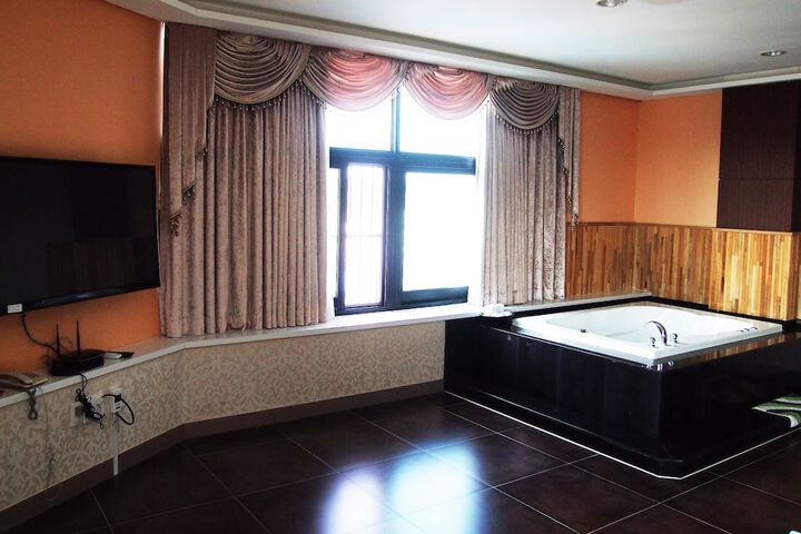 Room 12 of 88