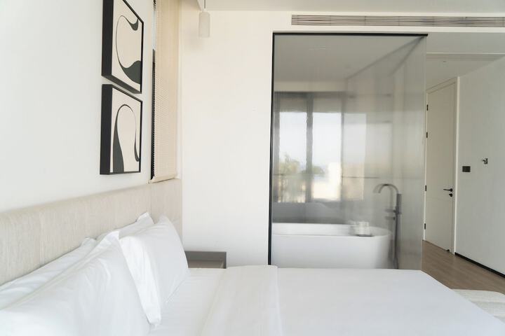Room 12 of 163
