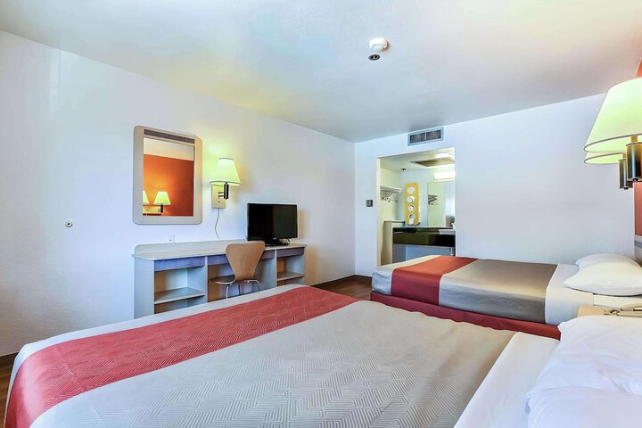 Room 11 of 20