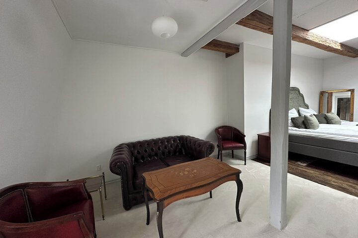 Room 48 of 77