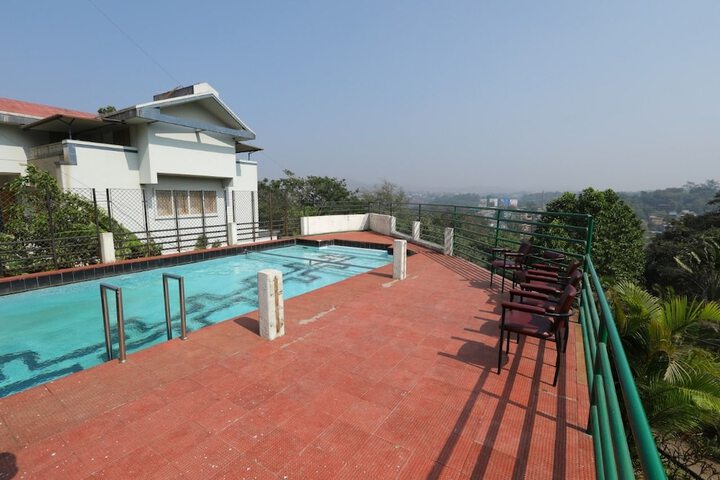 Hotel Pool