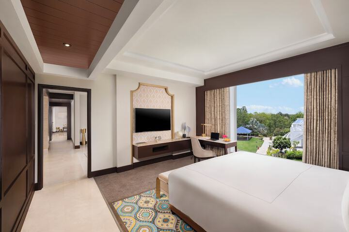 Room 16 of 38