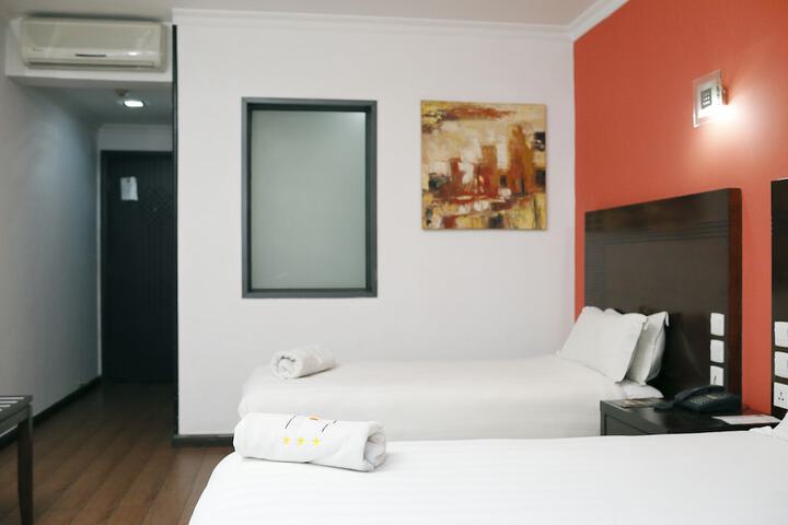 Room 6 of 39