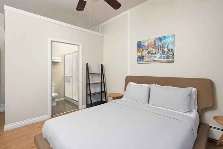 Room 9 of 40