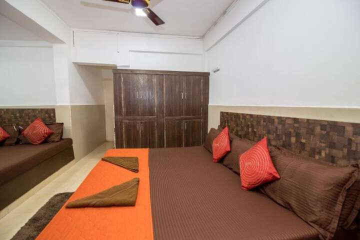 Room 5 of 11