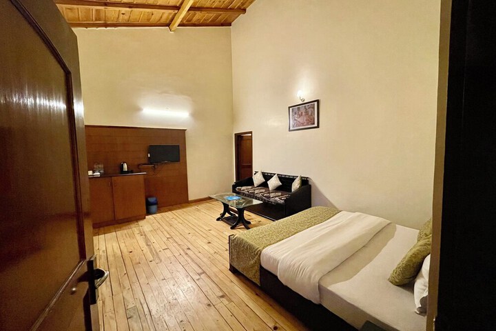 Room 5 of 38
