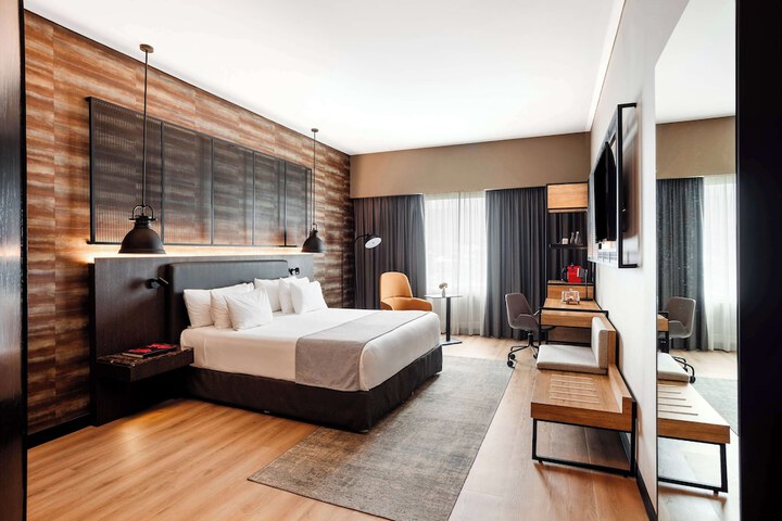 Room 6 of 70