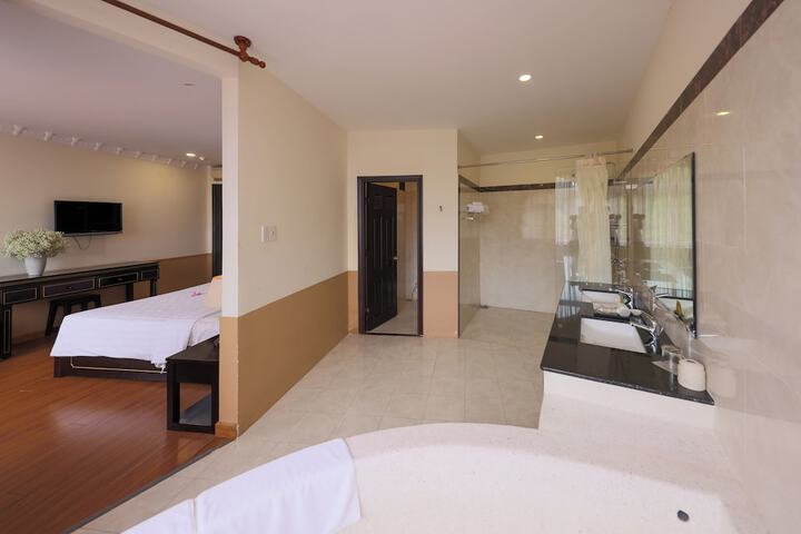 Room 34 of 68
