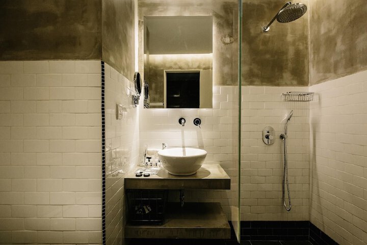 Room 28 of 47