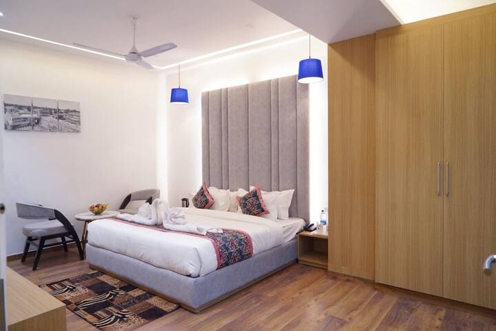 Room 6 of 23