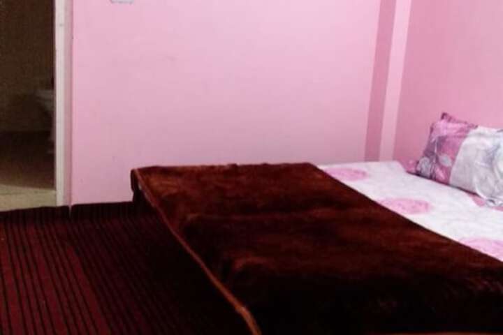 Room 9 of 16