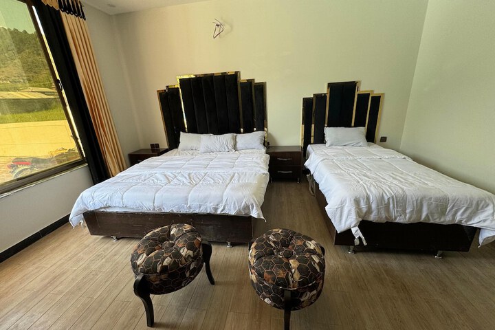 Room 4 of 32