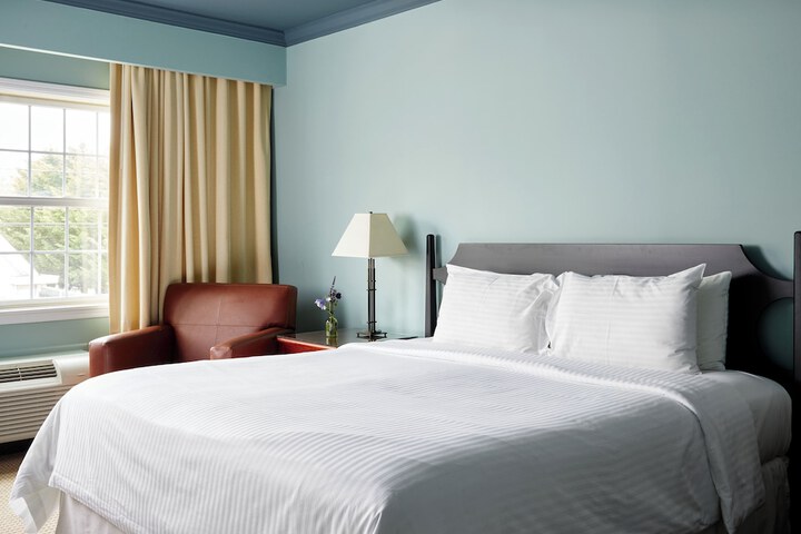 1 King Bed Partial Harbour View Balcony (40 of 42)