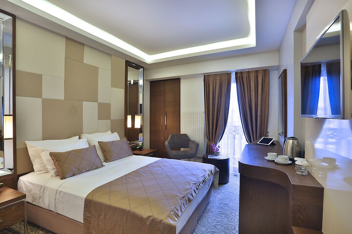 Room 16 of 84