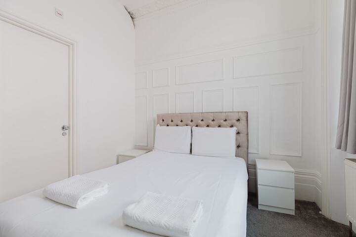 Room 51 of 78