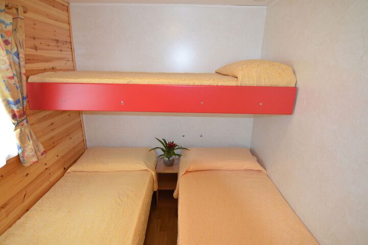 Room 4 of 40