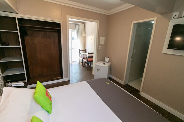 Room 15 of 40