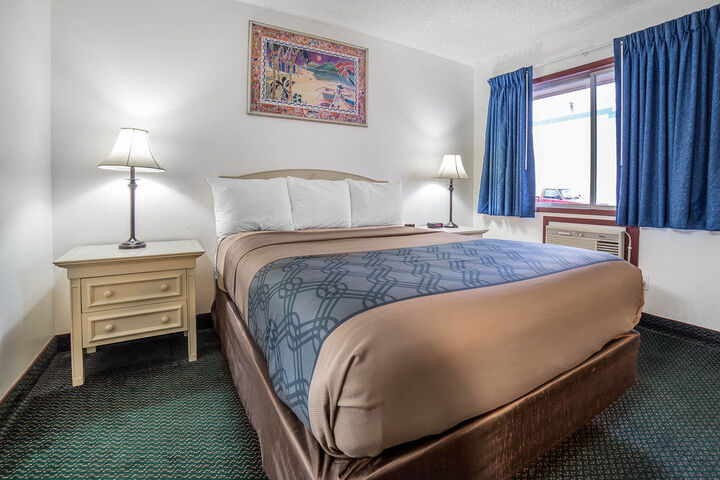 Room 10 of 28