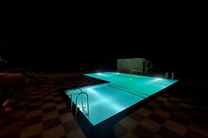 Pool 5 of 8