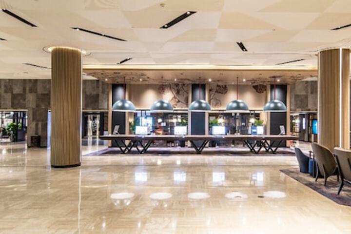Entrance & Lobby