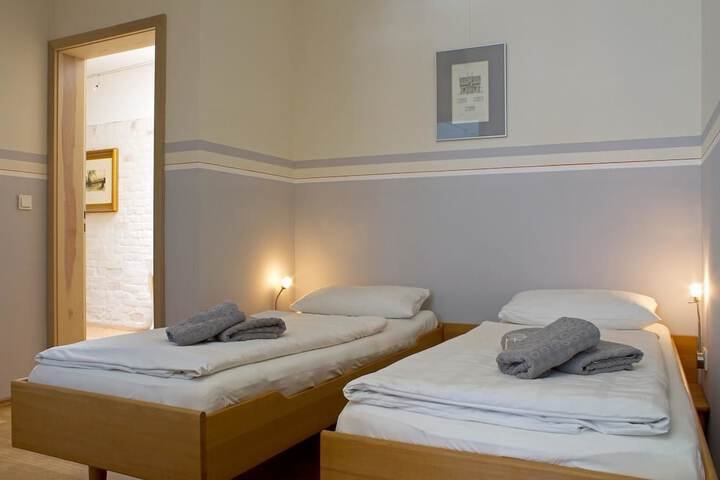 Room 4 of 27