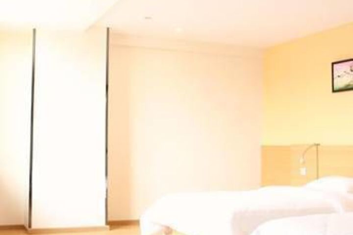 Room 9 of 10