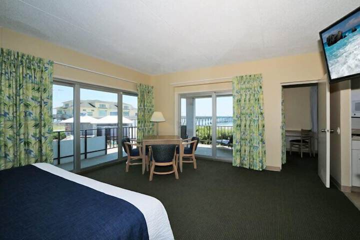 Room 3 of 20