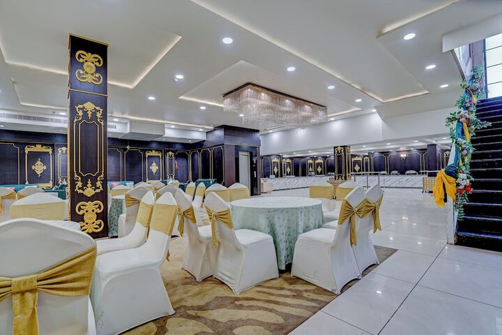 Ballroom/Hall 53 of 66