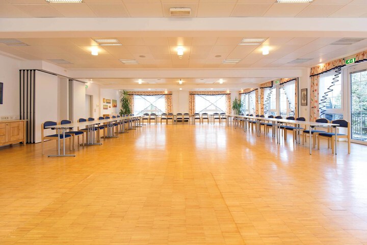 Ballroom/Hall 75 of 101