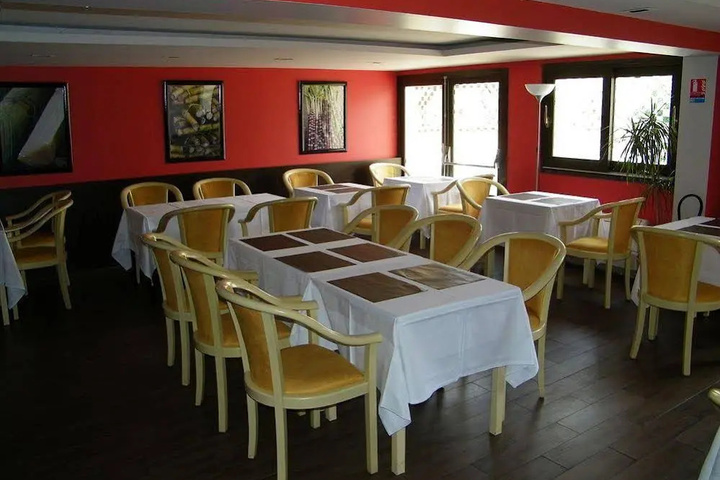 Dining 16 of 20