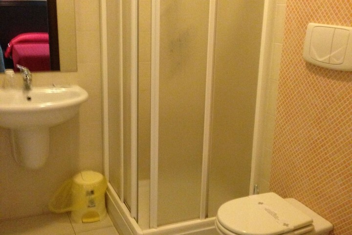 Room 23 of 34