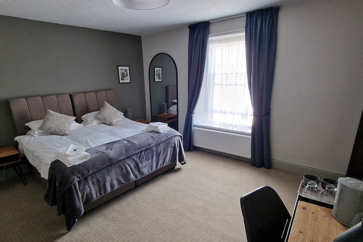 Room 3 of 10