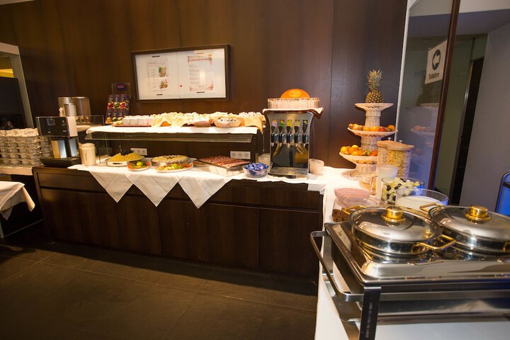 Dining 36 of 39