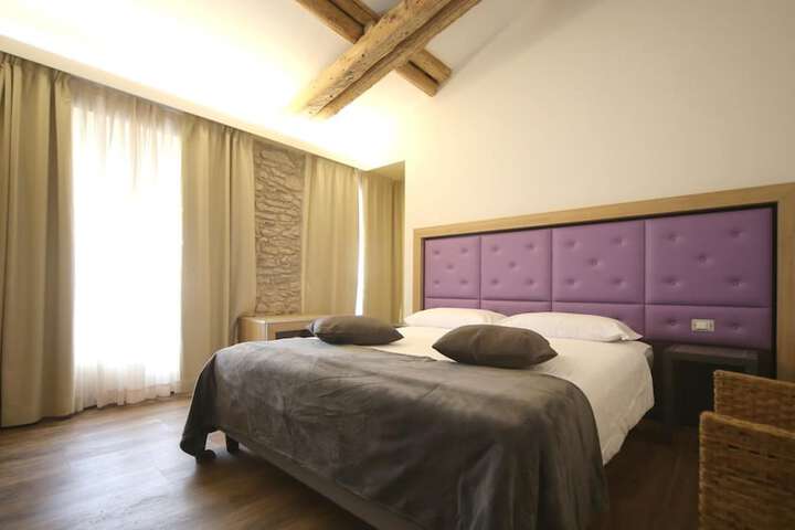 Room 9 of 39