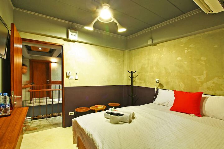 Room 6 of 23
