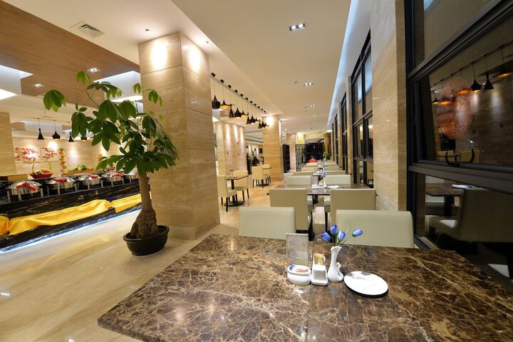 Dining 19 of 19