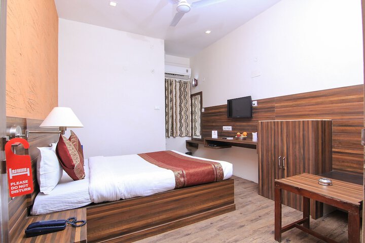 Room 9 of 34