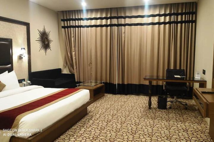 Room 13 of 45