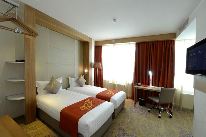 Room 4 of 38