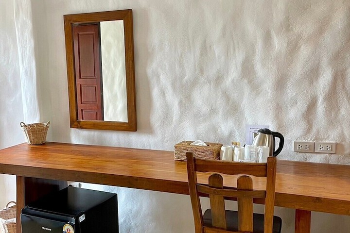 Room 4 of 10