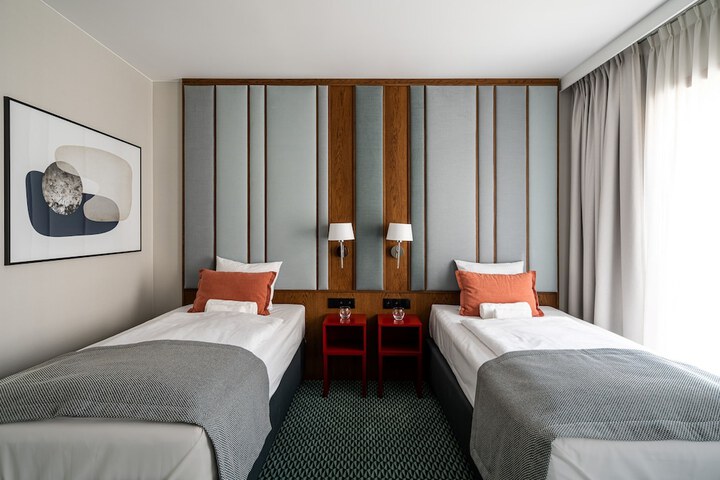 Room 11 of 26