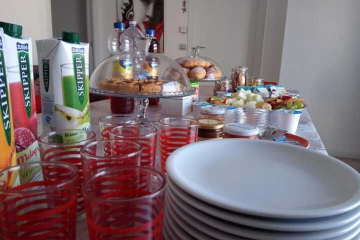 Dining 8 of 26